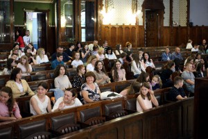 Dodela diploma učenicima na takmičenjima iz srpskog jezika