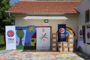 Podela ramazanskih paketa izbeglicama i migrantima u Prihvatnom centru