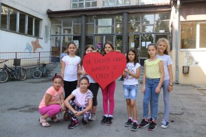 Performans učenika "Zagrlimo školu"