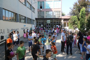 Performans učenika "Zagrlimo školu"