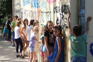 Performans učenika "Zagrlimo školu"