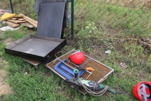 Učenici Politehničke škole u izgradnji Letnje kuhinje za migrante