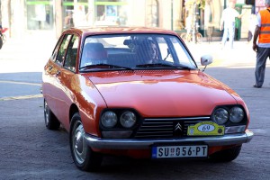 Međunarodni susret i reli oldtajmer vozila - izložba na Trgu