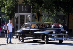 Međunarodni susret i reli oldtajmer vozila - izložba na Trgu