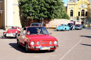 Međunarodni susret i reli oldtajmer vozila - izložba na Trgu