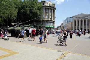 Brnabić, Stefanović i Vulin u obilasku pripadnika MUP-a i vojske Srbije