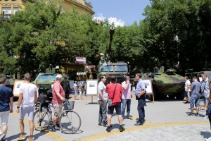 Brnabić, Stefanović i Vulin u obilasku pripadnika MUP-a i vojske Srbije