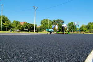 Postavljanje tartan podloge na sportski teren
