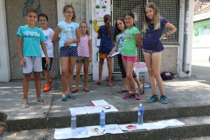 Deca u akciji "Kupi crtež - budi human"