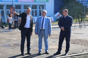 Obilazak radova na postavljanju travnatog terena i atletske staze