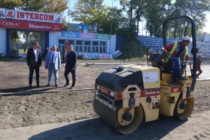 Obilazak radova na postavljanju travnatog terena i atletske staze