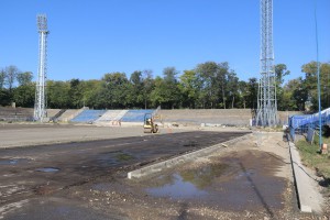 Obilazak radova na postavljanju travnatog terena i atletske staze
