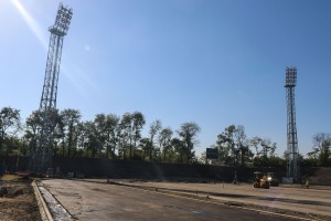 Obilazak radova na postavljanju travnatog terena i atletske staze