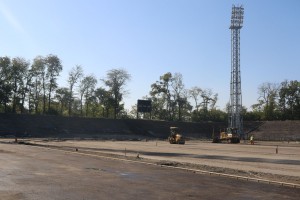 Obilazak radova na postavljanju travnatog terena i atletske staze