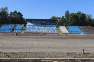 Obilazak radova na postavljanju travnatog terena i atletske staze