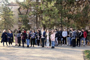 Pomen i polaganje venaca na Spomenik palim junacima