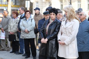 Pomen i polaganje venaca na Spomenik palim junacima