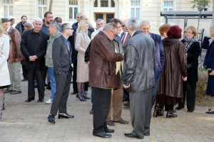 Pomen i polaganje venaca na Spomenik palim junacima