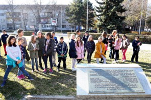Polaganje venaca na Spomenik "Balada vešanih"