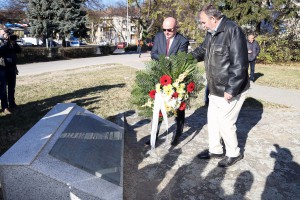 Polaganje venaca na Spomenik "Balada vešanih"