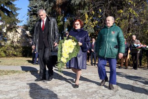 Polaganje venaca na Spomenik "Balada vešanih"