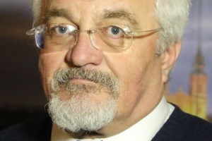 Uručivanje ugovora za dodelu paketa građevinskog materijala izbegličkim porodicama iz BiH i Hrvatske