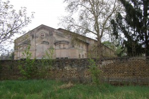 Unutrašnjost nekadašnjeg vojnog kompleksa, kasarne "Kosta Nađ"