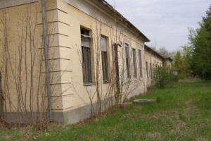 Unutrašnjost nekadašnjeg vojnog kompleksa, kasarne "Kosta Nađ"