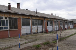 Unutrašnjost nekadašnjeg vojnog kompleksa, kasarne "Kosta Nađ"