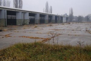 Unutrašnjost nekadašnjeg vojnog kompleksa, kasarne "Kosta Nađ"