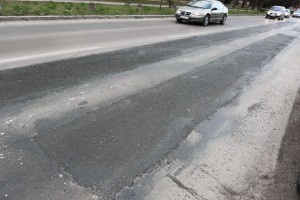 Radovi na saniranju asfalta na Somborskom putu