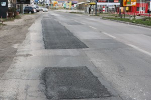 Radovi na saniranju asfalta na Somborskom putu