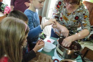 Deca u projektu "Tradicionalni Uskrs / Vaskrs moje bake"