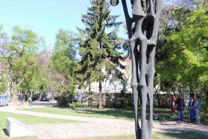 Polaganje venaca na Spomenik "Balada vešanih"