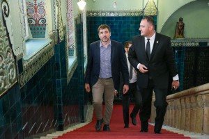 Uručivanje ugovora za kupovinu domaćinstva izbegličkim porodicama iz Bosne i Hercegovine i Hrvatske