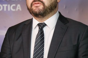 Uručivanje ugovora za kupovinu domaćinstva izbegličkim porodicama iz Bosne i Hercegovine i Hrvatske