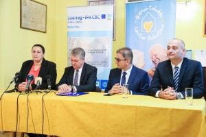 Uručivanja ugovora za potrebe energetske sanacije objekta Službe "Otvorena zaštita" i Gerontološkog kluba "Centar II"