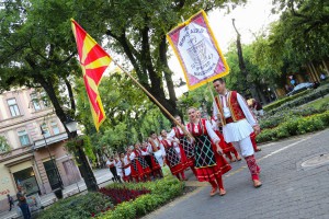 Polaganje venaca od žita na spomenik Risaru i spomen-bistu