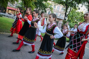 Polaganje venaca od žita na spomenik Risaru i spomen-bistu