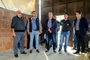 Ministar Nedimović i gradonačelnik Laban u poseti poljoprivrednim gazdinstvima
