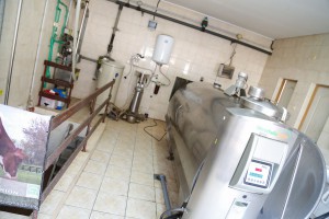 Ministar Nedimović i gradonačelnik Laban u poseti poljoprivrednim gazdinstvima