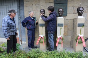 Montaža bronzanih bista Ištvana Kizura, Lazara Nešića i Matka Vukovića