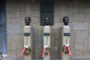 Montaža bronzanih bista Ištvana Kizura, Lazara Nešića i Matka Vukovića