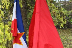 Polaganje venaca na spomenik "Balada vešanih"