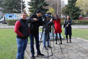 Polaganje venaca na spomenik "Balada vešanih"