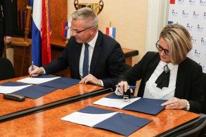 Potpisivanje Ugovora sa Centralnom državnom kancelarijom za Hrvate izvan Republike Hrvatske