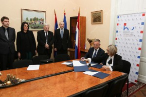 Potpisivanje Ugovora sa Centralnom državnom kancelarijom za Hrvate izvan Republike Hrvatske