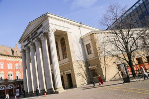 Obilazak unutrašnjosti pozorišta u izgradnji