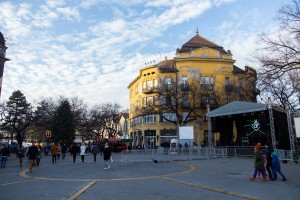 Prednovogodišnja atmosfera u centru grada na dnevnom dočeku