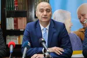 Uručivanje ugovora o dodeli sredstava u Gerontološkom centru